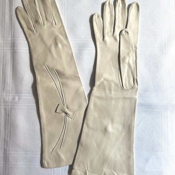 New elbow length opera beige dear skin gloves, from the 1960's, size 7.5 - 8 - Picture 2 of 2